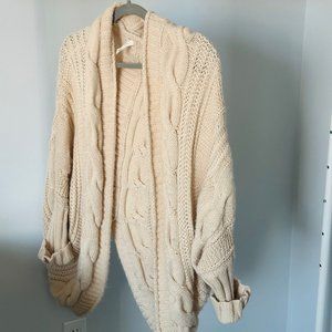 Women thick knit cape Size small colour pastel pink